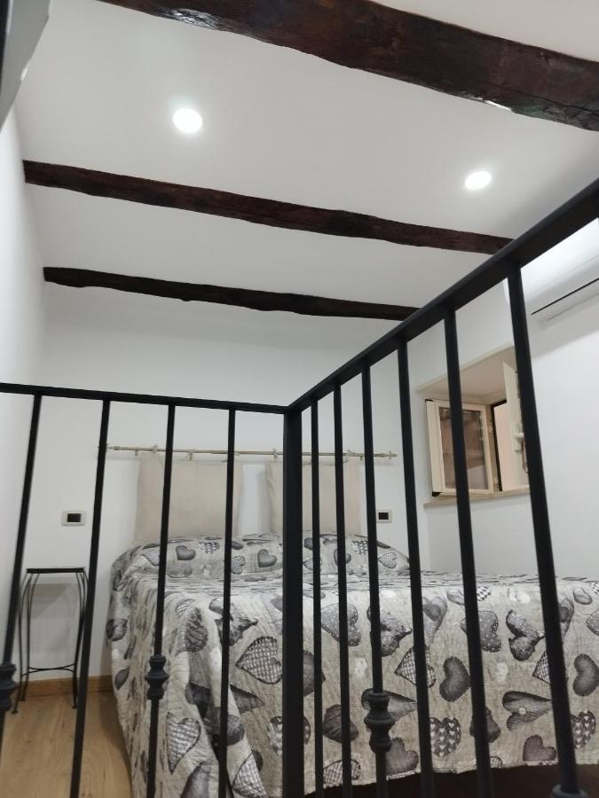 Apartamento Il Rifugio Del Conte Nápoles Exterior foto